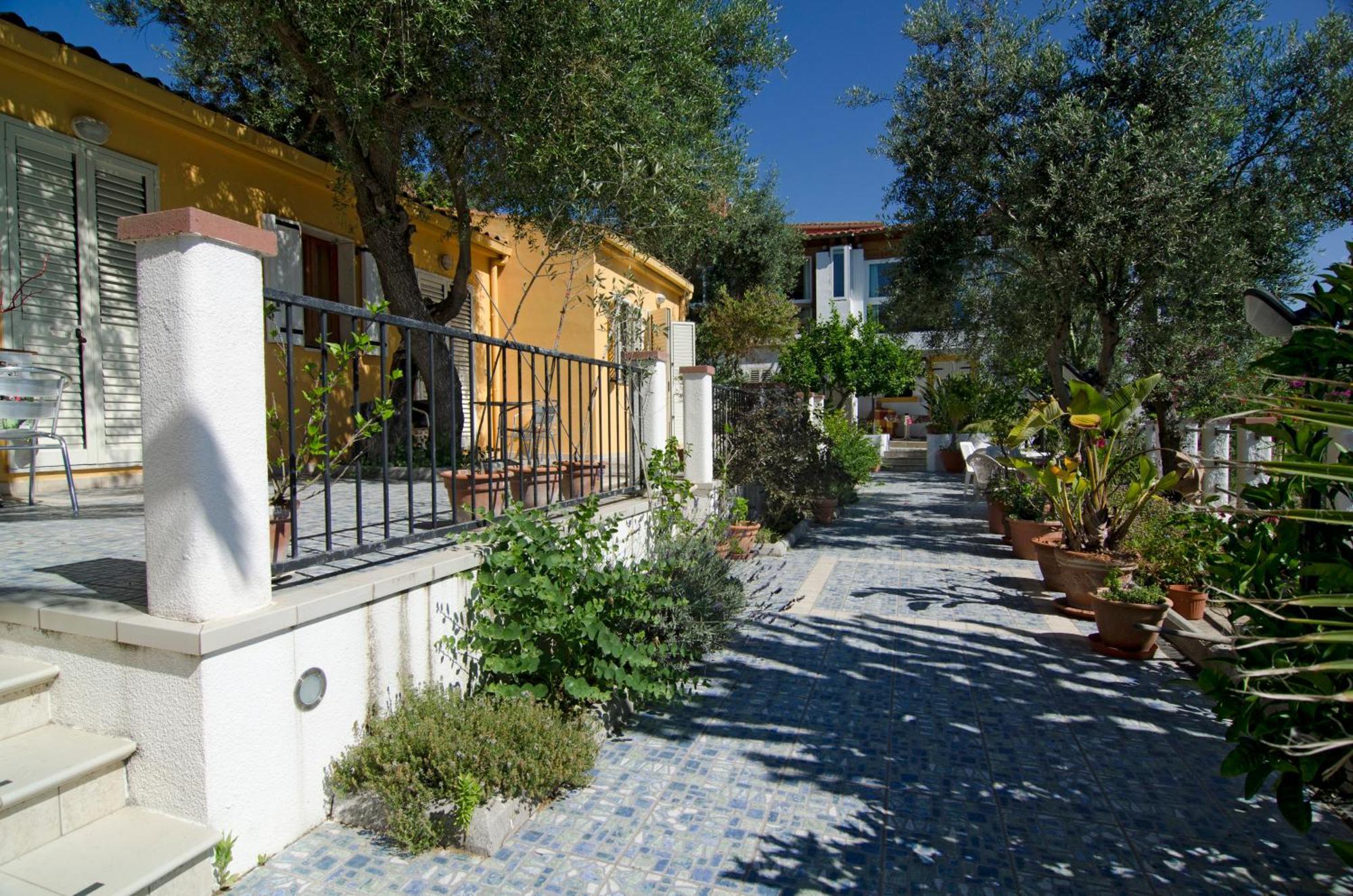 Hotel Paola Carloforte  Exterior photo